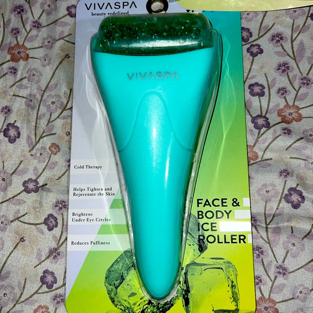 BRAND NEWW LARGE FACE & BODY ICE ROLLER